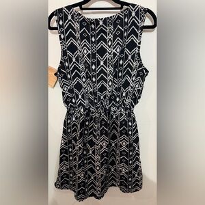 Toxik3 Black and White Geometric Pattern Sleeveless Shirt Mini Dress